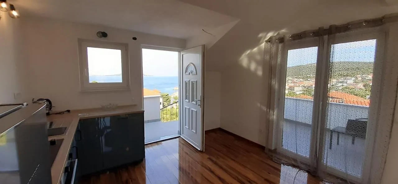 Apartmani Rita Slatine 0*,  Croatia