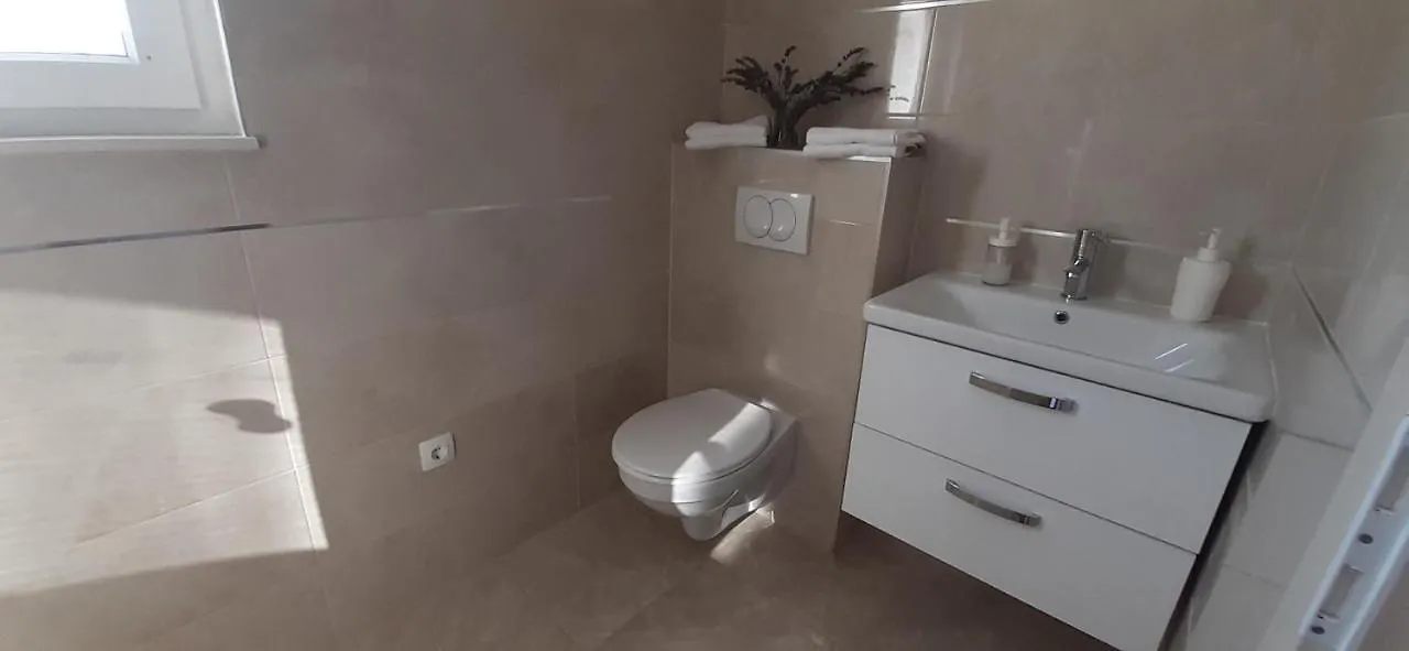 Apartmani Rita Slatine 0*,