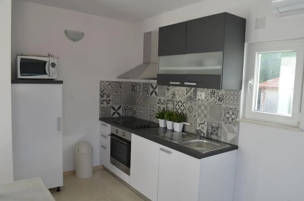 Apartmani Rita Slatine Apartment